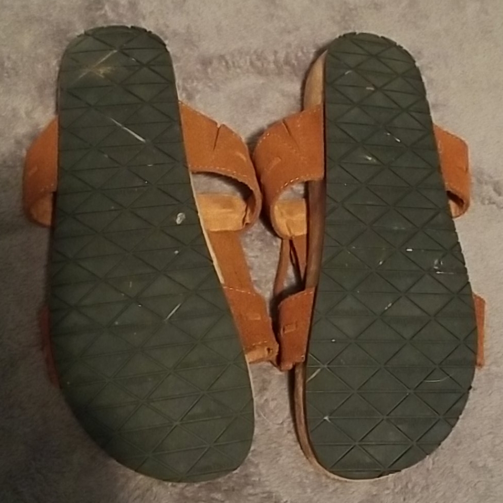 Minnetonka brown moccasin sandals - Picture 3 of 4
